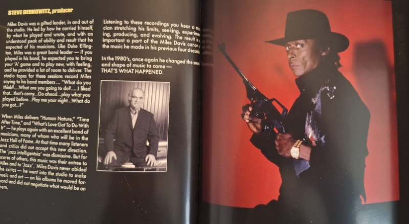 Steve Berkowitz, one of the boxed set producers, provides some liner notes.