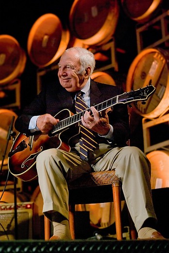 Bucky-Pizzarelli-2-Photo-by-Mike%20Orla-Courtesy-Benedetto-Guitars